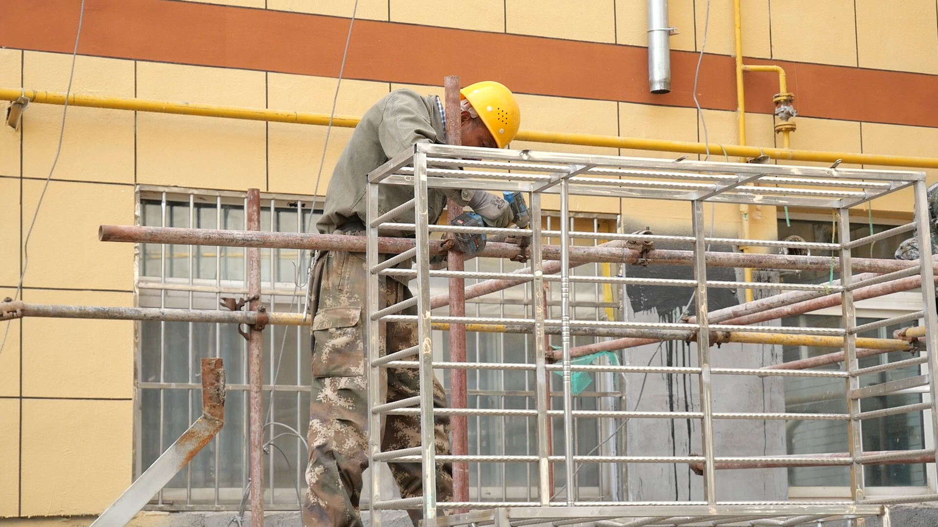 P1590141.00_02_24_03.Still006